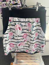 Load image into Gallery viewer, Womans Comfee Skirts protea floral
