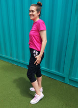 Load image into Gallery viewer, Womans Comfee 3/4 length pants
